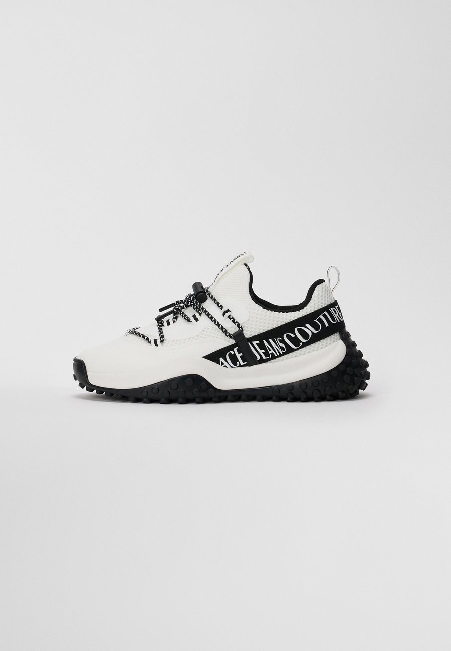 Кроссовки Versace Jeans Couture FONDO HYBER, White
Кроссовки Versace Jeans Couture FONDO HYBER, White