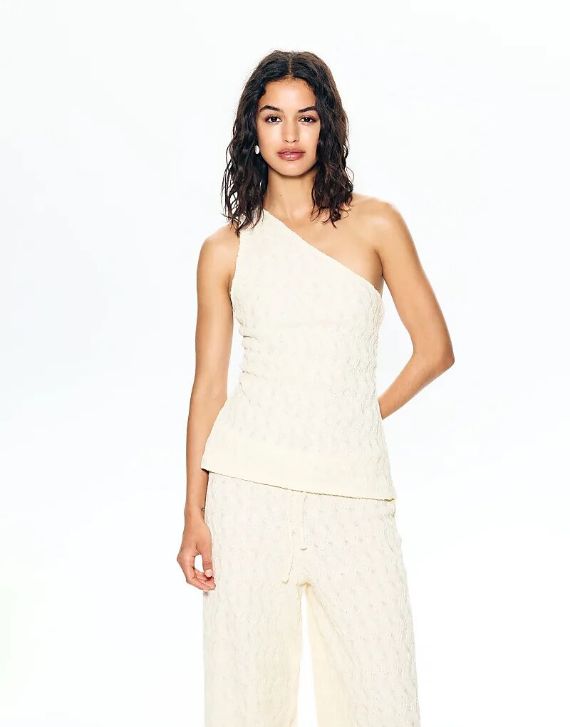 Асимметричный топ Pull&Bear с текстурой цвета экрю
Асимметричный топ Pull&Bear с текстурой цвета экрю