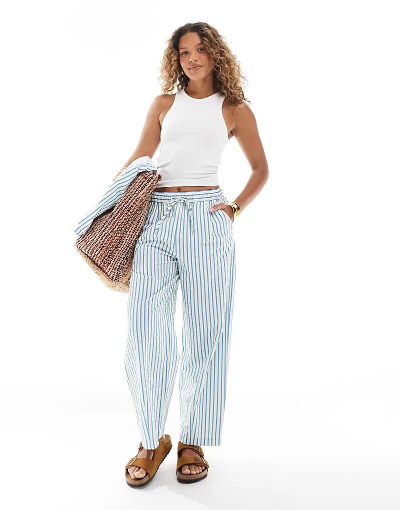 Брюки-бочонки ASOS DESIGN из сирсакера с застежкой на пуговицы в синюю полоску
Брюки-бочонки ASOS DESIGN из сирсакера с застежкой на пуговицы в синюю полоску