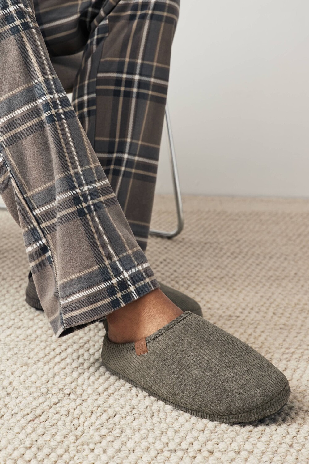 Вельветовые тапочки-слипоны Next, серый
Вельветовые тапочки-слипоны Next, серый