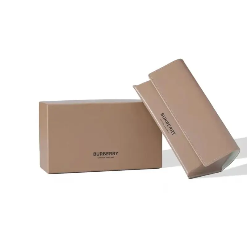 Футболка с официального сайта квадратные солнцезащитные очки женские белый/серый Burberry
Футболка с официального сайта квадратные солнцезащитные очки женские белый/серый Burberry