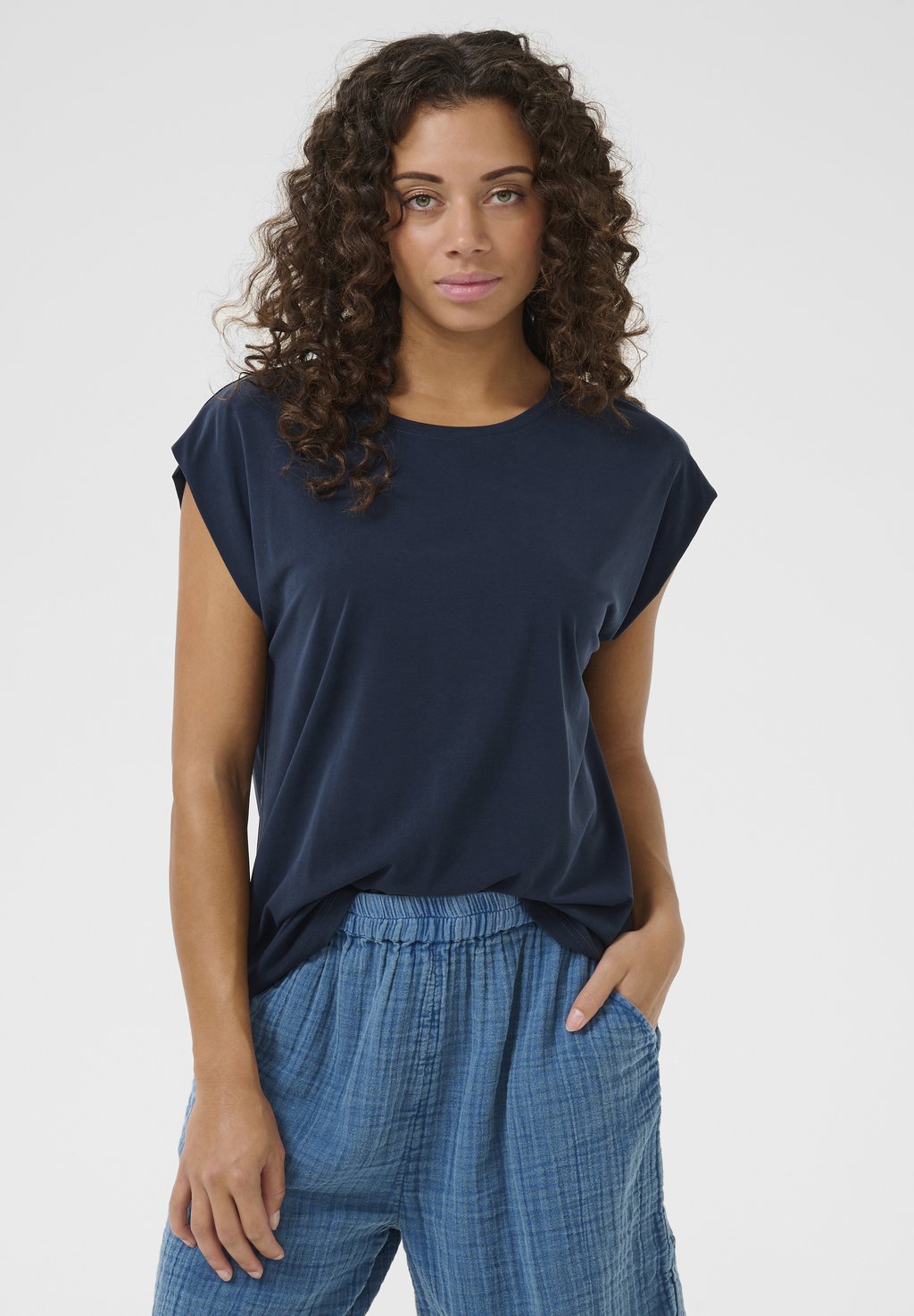 Базовая футболка CUALICIE KAJSA Culture, темно-синий
Базовая футболка CUALICIE KAJSA Culture, темно-синий