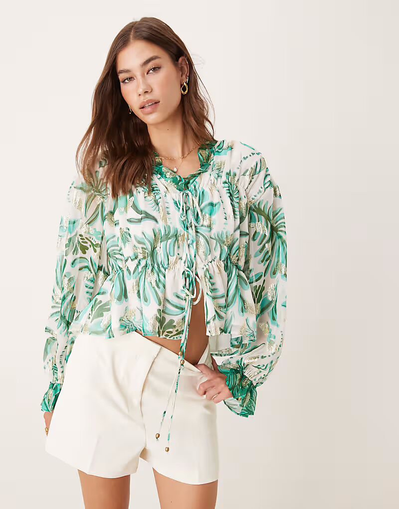 Зеленый топ с завязками спереди и рукавами-фонариками Hope & Ivy
Зеленый топ с завязками спереди и рукавами-фонариками Hope & Ivy