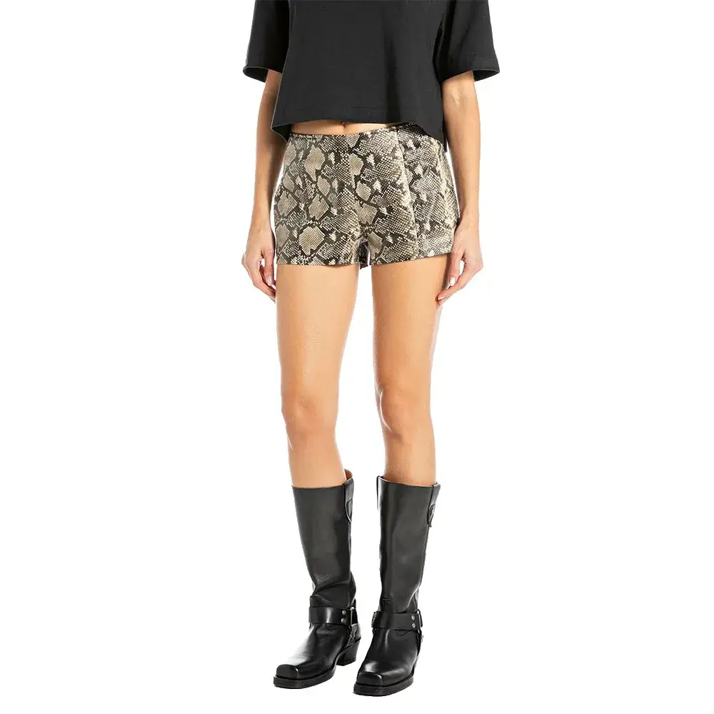 Шорты Replay W8185.000.75060 shorts, бежевый
Шорты Replay W8185.000.75060 shorts, бежевый