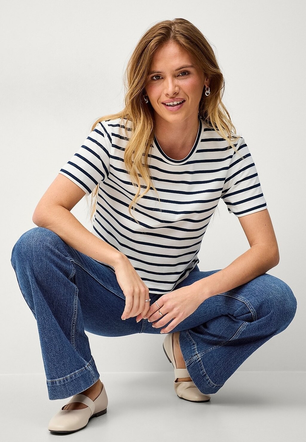 Футболка базовая Ellos Collection, сине-кремовая
Футболка базовая Ellos Collection, сине-кремовая