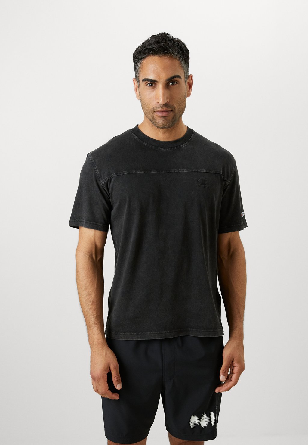 Базовая футболка CREWNECK Champion, черный
Базовая футболка CREWNECK Champion, черный