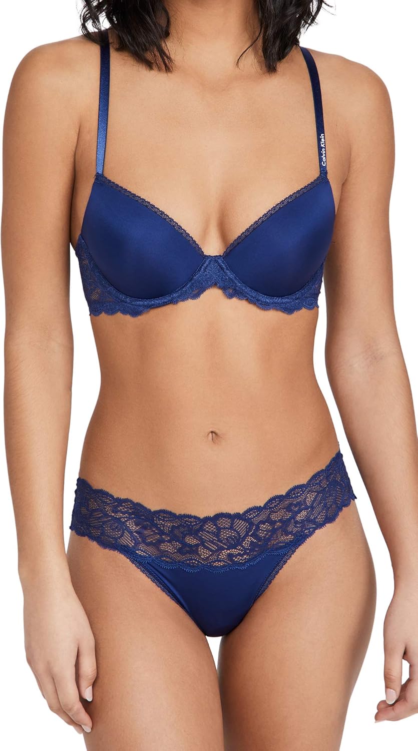 Женский соблазнительный комфортный бюстгальтер Calvin Klein с кружевом Demi Bra, Blue
Женский соблазнительный комфортный бюстгальтер Calvin Klein с кружевом Demi Bra, Blue