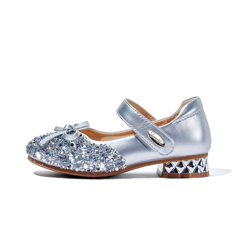 Детские кожаные туфли с противоскользящим износостойким верхом Snoffy, серебряный
Детские кожаные туфли с противоскользящим износостойким верхом Snoffy, серебряный