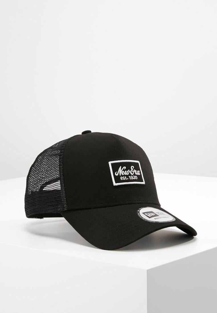 Бейсболка New Era SCRIPT PATCH TRUCKER, New Era Black/Black
Бейсболка New Era SCRIPT PATCH TRUCKER, New Era Black/Black