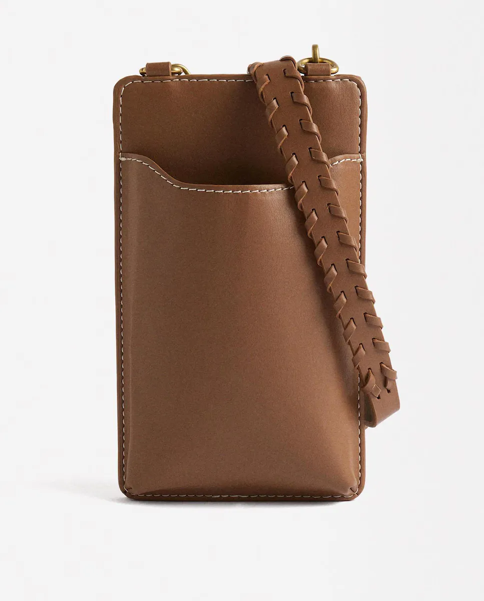 Сумка для мобильного телефона, трансформируемая в сумку через плечо, с плетеной ручкой и застежкой на пуговицы, однотонная Parfois, коричневый
Сумка для мобильного телефона, трансформируемая в сумку через плечо, с плетеной ручкой и застежкой на пуговицы, однотонная Parfois, коричневый