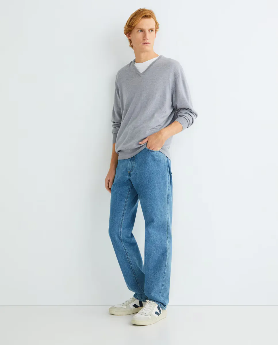 Мужской свитер из 100% шерсти мериноса с V-образным вырезом Alan Paine, светло-серый
Мужской свитер из 100% шерсти мериноса с V-образным вырезом Alan Paine, светло-серый