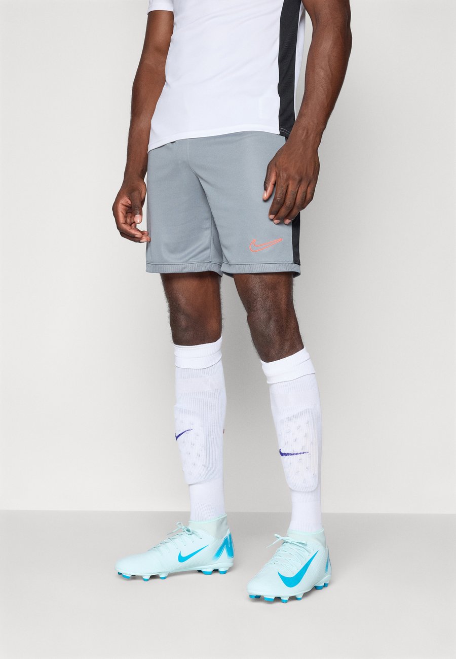 Спортивные шорты Nike Performance ACADEMY SHORT, Cool Grey/Black/Bright Crimson/Grey
Спортивные шорты Nike Performance ACADEMY SHORT, Cool Grey/Black/Bright Crimson/Grey