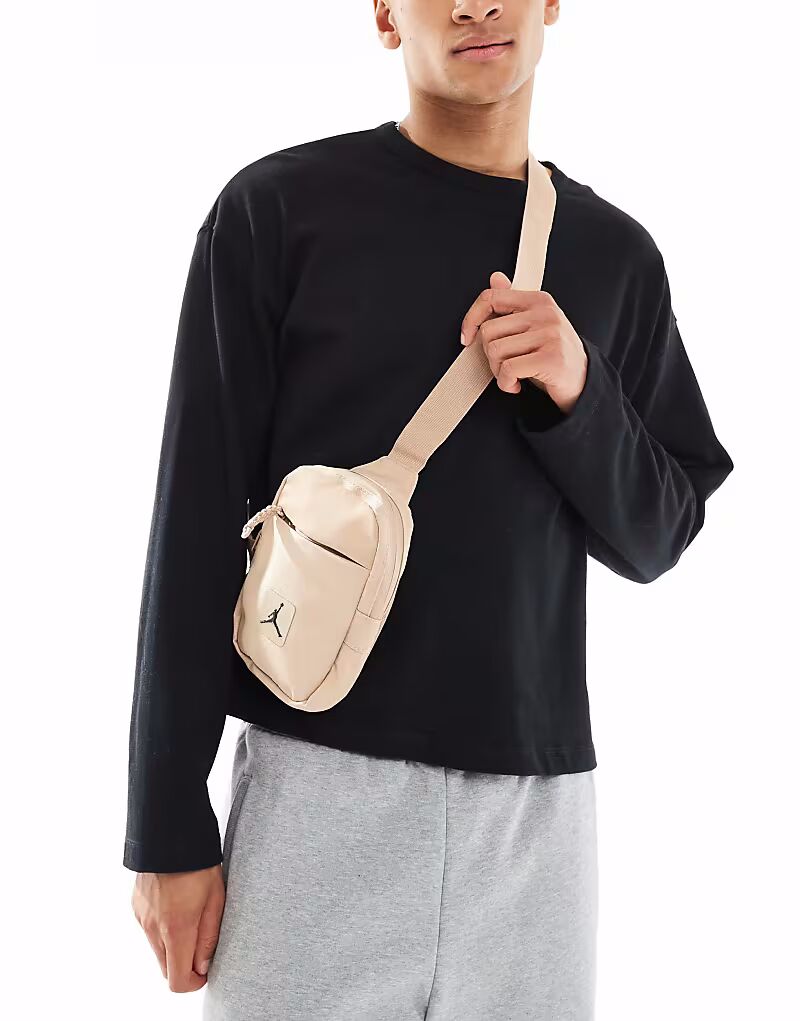 Сумка Jordan через плечо в бежевом цвете 
Сумка Jordan через плечо в бежевом цвете