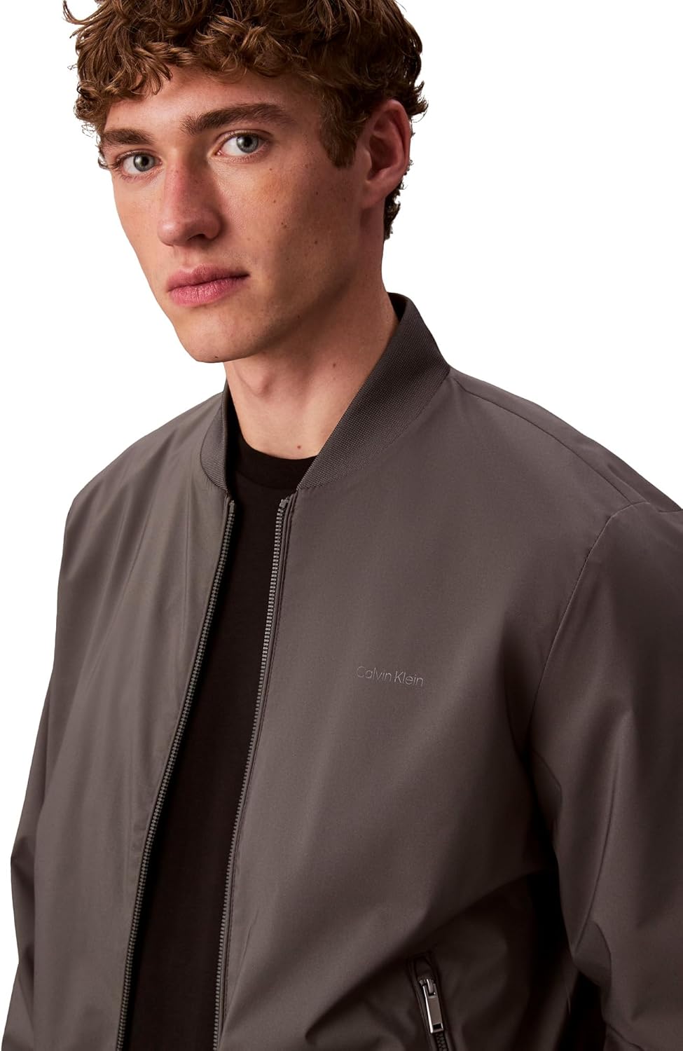 Мужская куртка-бомбер Calvin Klein с матовым логотипом на молнии, Grey
Мужская куртка-бомбер Calvin Klein с матовым логотипом на молнии, Grey