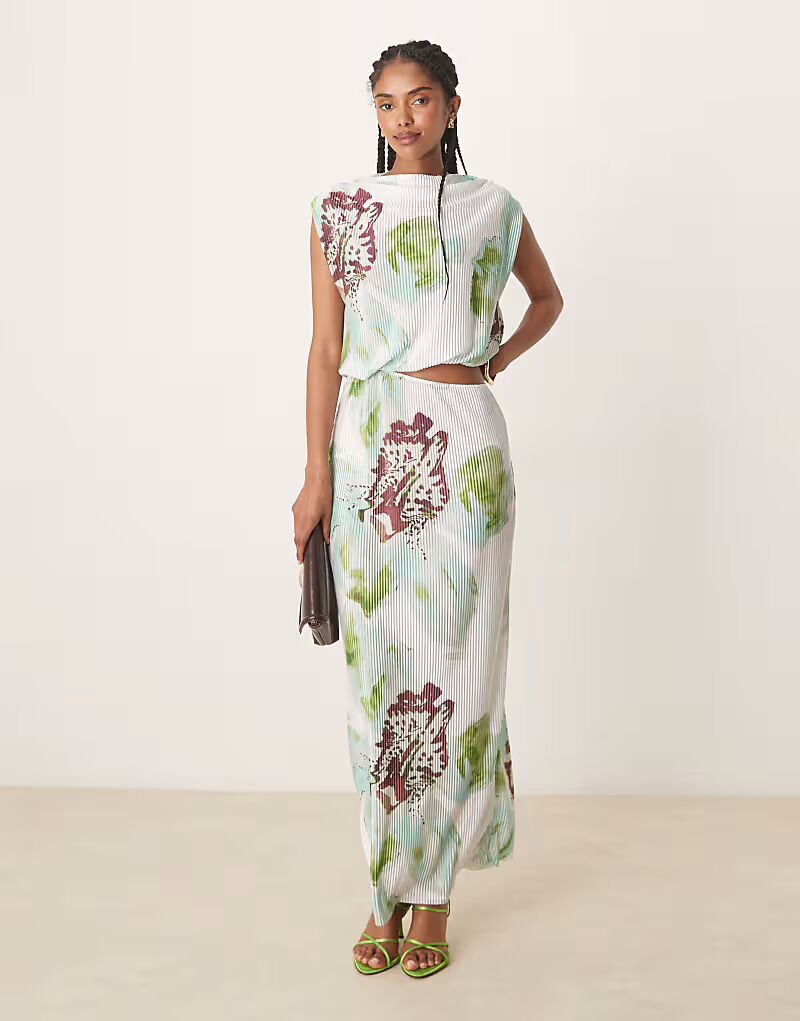 Платье макси с вырезами и плиссировкой ASOS DESIGN с принтом орхидеи
Платье макси с вырезами и плиссировкой ASOS DESIGN с принтом орхидеи