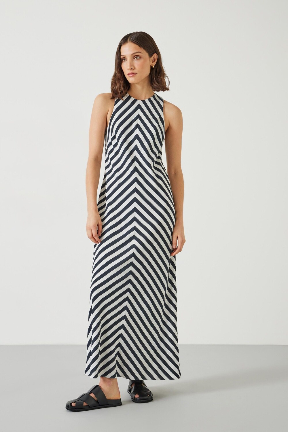 Платье макси Imani с полосатым узором Hush, черный
Платье макси Imani с полосатым узором Hush, черный