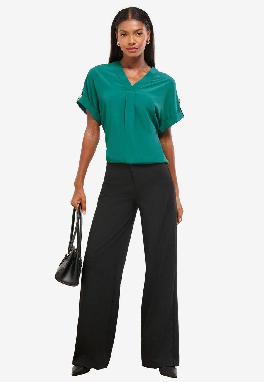 Блуза Lipsy UTILITY V-NECK SHORT ROLL SLEEVE , Teal/Green
Блуза Lipsy UTILITY V-NECK SHORT ROLL SLEEVE , Teal/Green