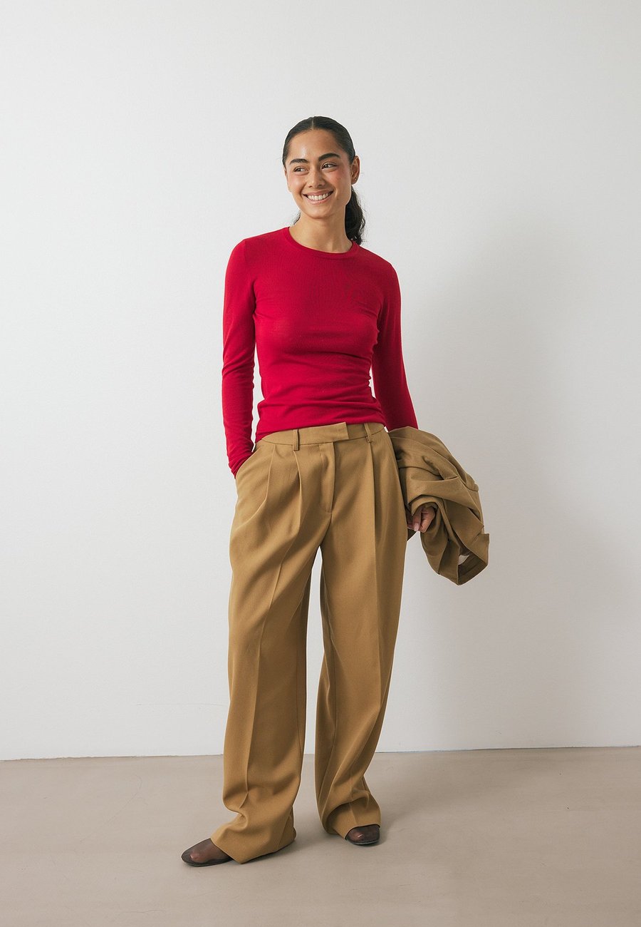 Джемпер NA-KD Jumper, Red
Джемпер NA-KD Jumper, Red