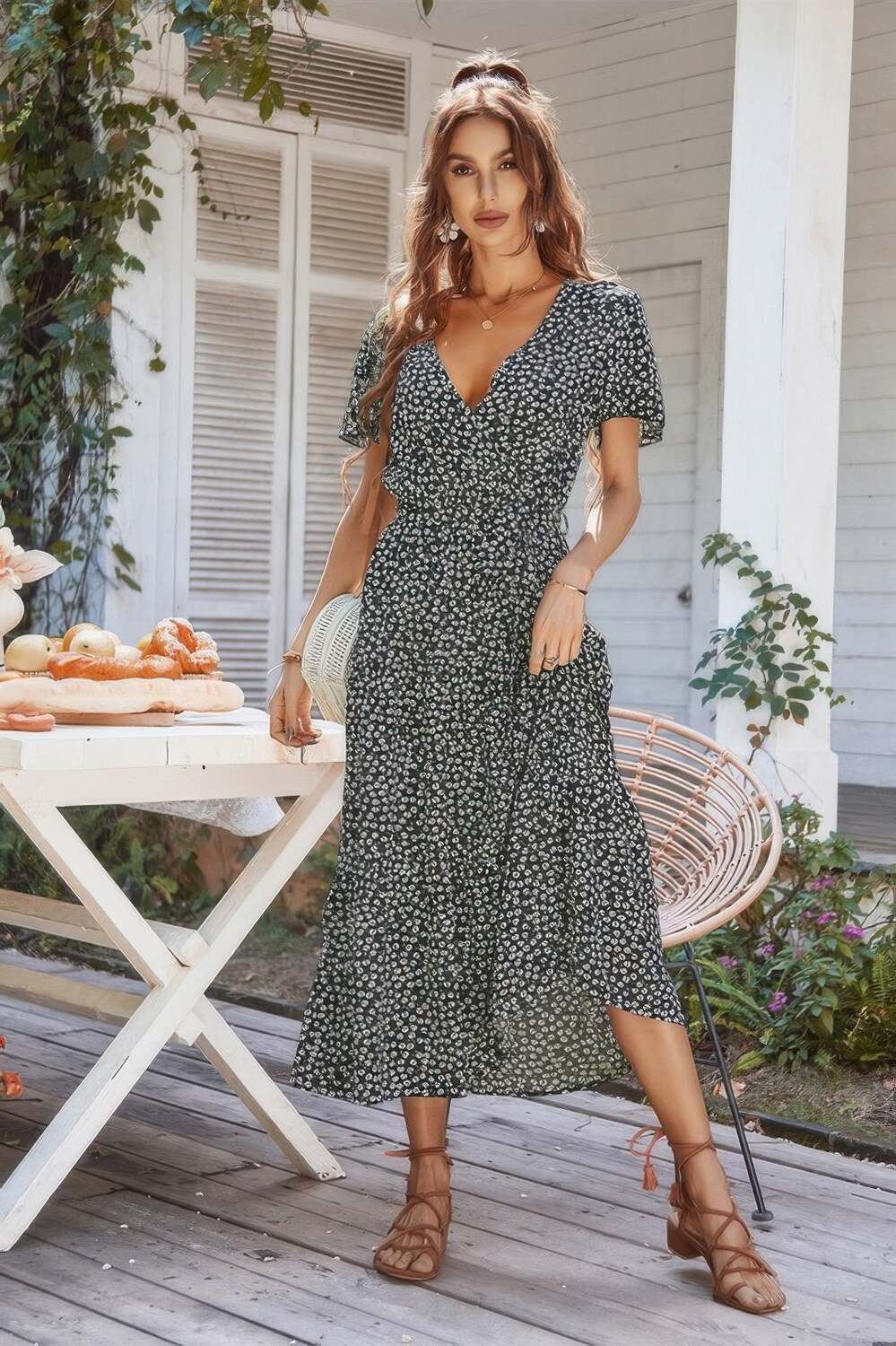 Цветочное платье с рюшами по подолу и разрезом TRUEDAMES, черный