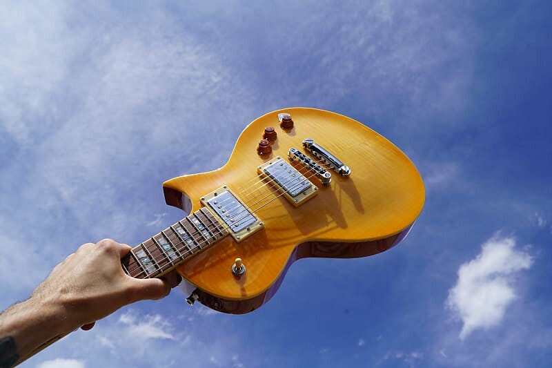 Электрогитара ESP LTD SIGNATURE SERIES Alex Skolnick AS-1 Lemon Burst 6-String Electric Guitar w/ Case
Электрогитара ESP LTD SIGNATURE SERIES Alex Skolnick AS-1 Lemon Burst 6-String Electric Guitar w/ Case
