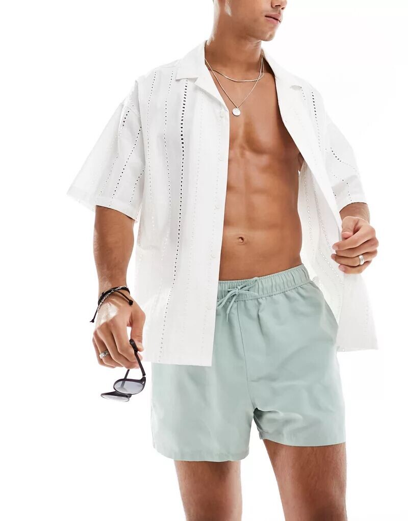 Короткие плавки зеленого цвета с утиным яйцом ASOS
Короткие плавки зеленого цвета с утиным яйцом ASOS