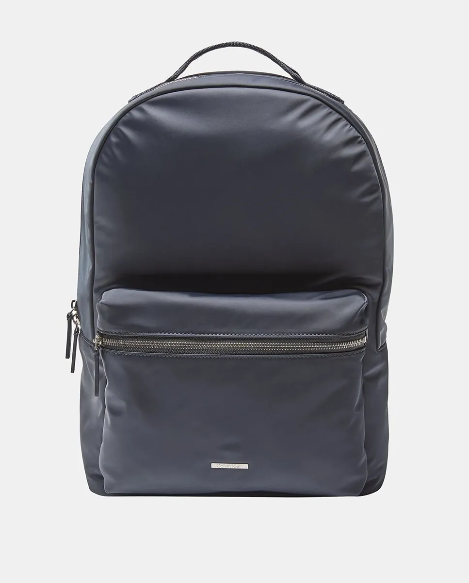 Круглый рюкзак из нейлона Calvin Klein, черный
Круглый рюкзак из нейлона Calvin Klein, черный