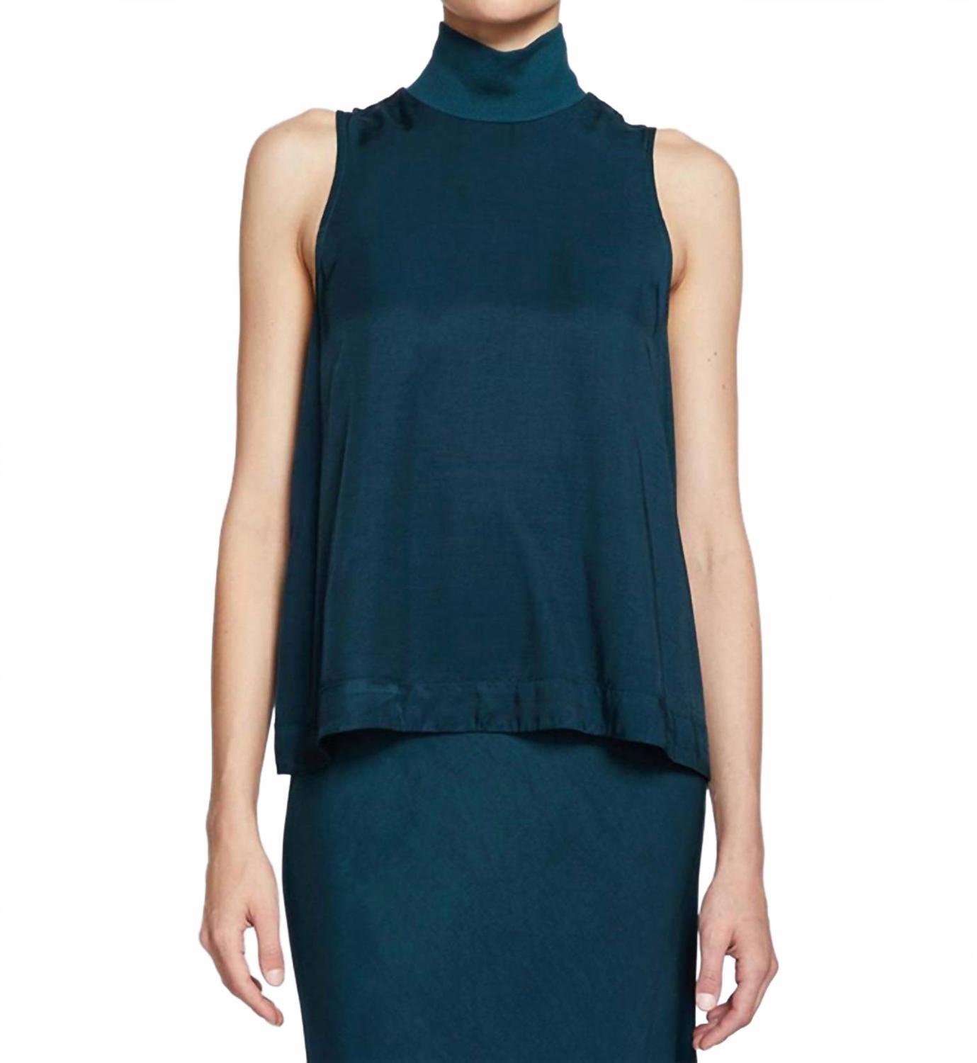 Сатиновый топ с высоким воротником Evergreen Stateside
Сатиновый топ с высоким воротником Evergreen Stateside