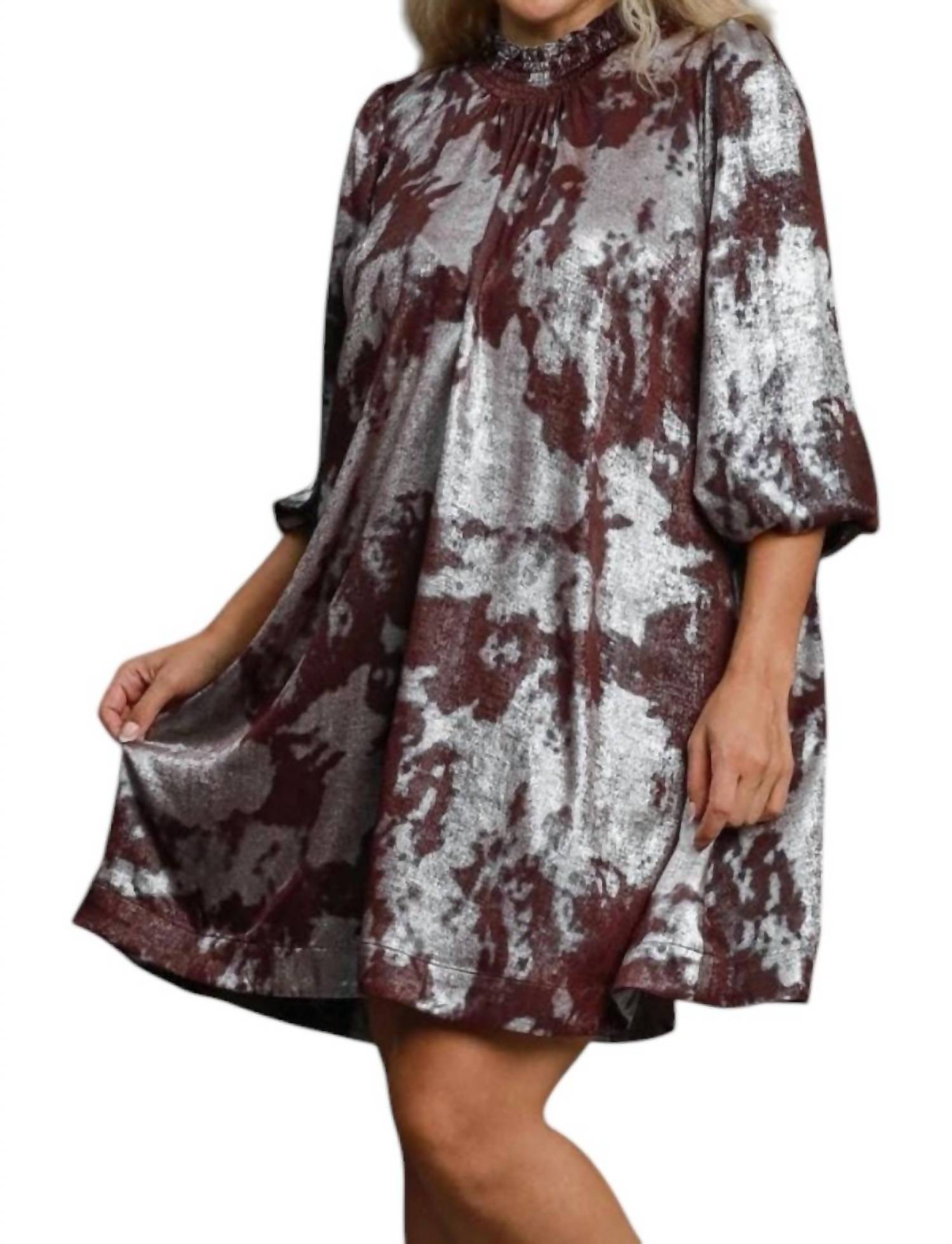 Платье металлик с высоким воротом и оборками коричневого цвета umgee
Платье металлик с высоким воротом и оборками коричневого цвета umgee