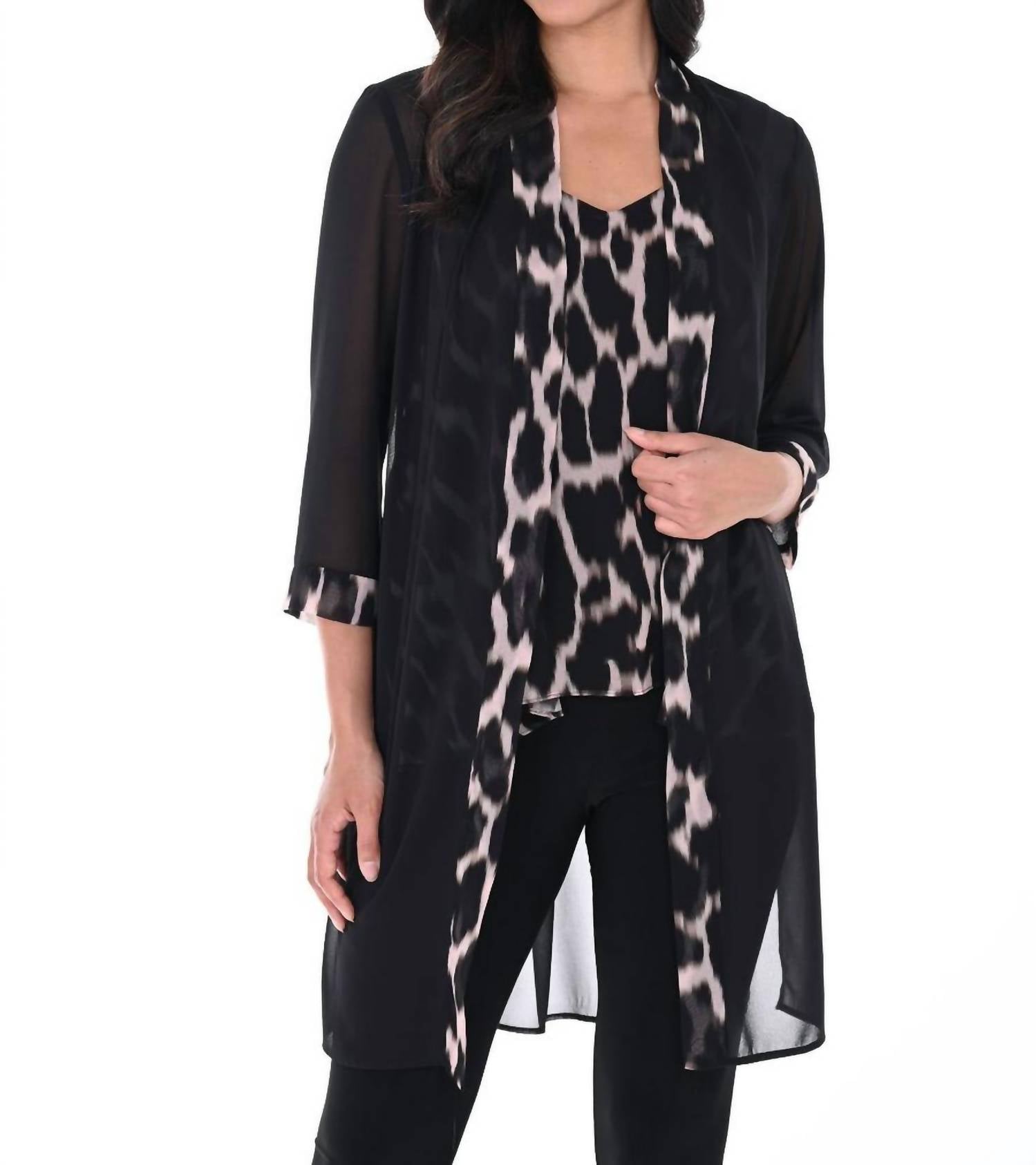 Плетеный топ в черном и розовом цвете Frank Lyman
Плетеный топ в черном и розовом цвете Frank Lyman