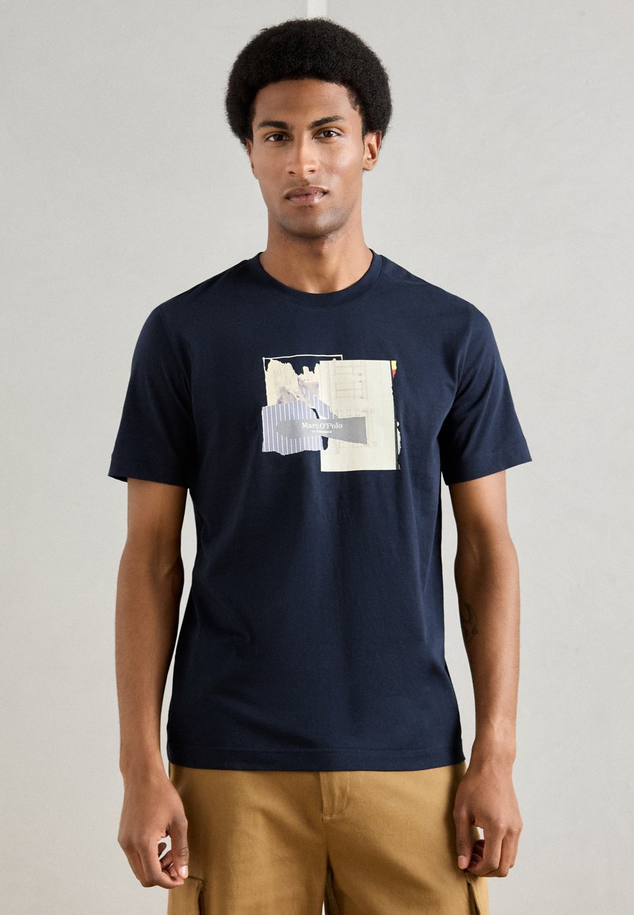 Футболка Marc O'Polo SHORTSLEEVE CREW NECK NEW LOGO, Dark Navy/Dark Blue, Синий, Футболка Marc O'Polo SHORTSLEEVE CREW NECK NEW LOGO, Dark Navy/Dark Blue
Футболка Marc O'Polo SHORTSLEEVE CREW NECK NEW LOGO, Dark Navy/Dark Blue, Синий, Футболка Marc O'Polo SHORTSLEEVE CREW NECK NEW LOGO, Dark Navy/Dark Blue