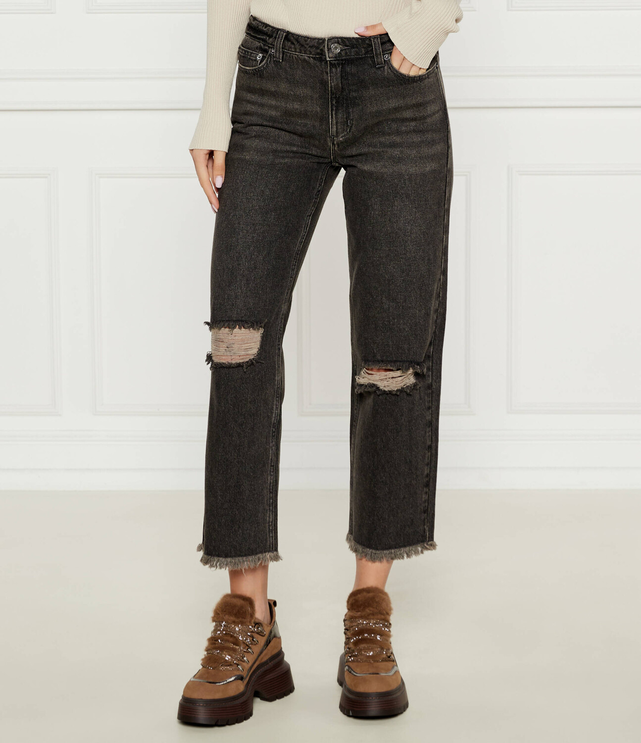 Джинсы Michael Kors FRAYED flare fit, черный
Джинсы Michael Kors FRAYED flare fit, черный