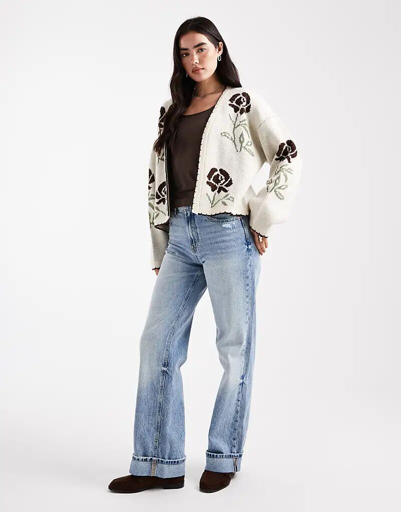 Кардиган Miss Selfridge с цветочным принтом от края до края в кремово-шоколадных тонах
Кардиган Miss Selfridge с цветочным принтом от края до края в кремово-шоколадных тонах