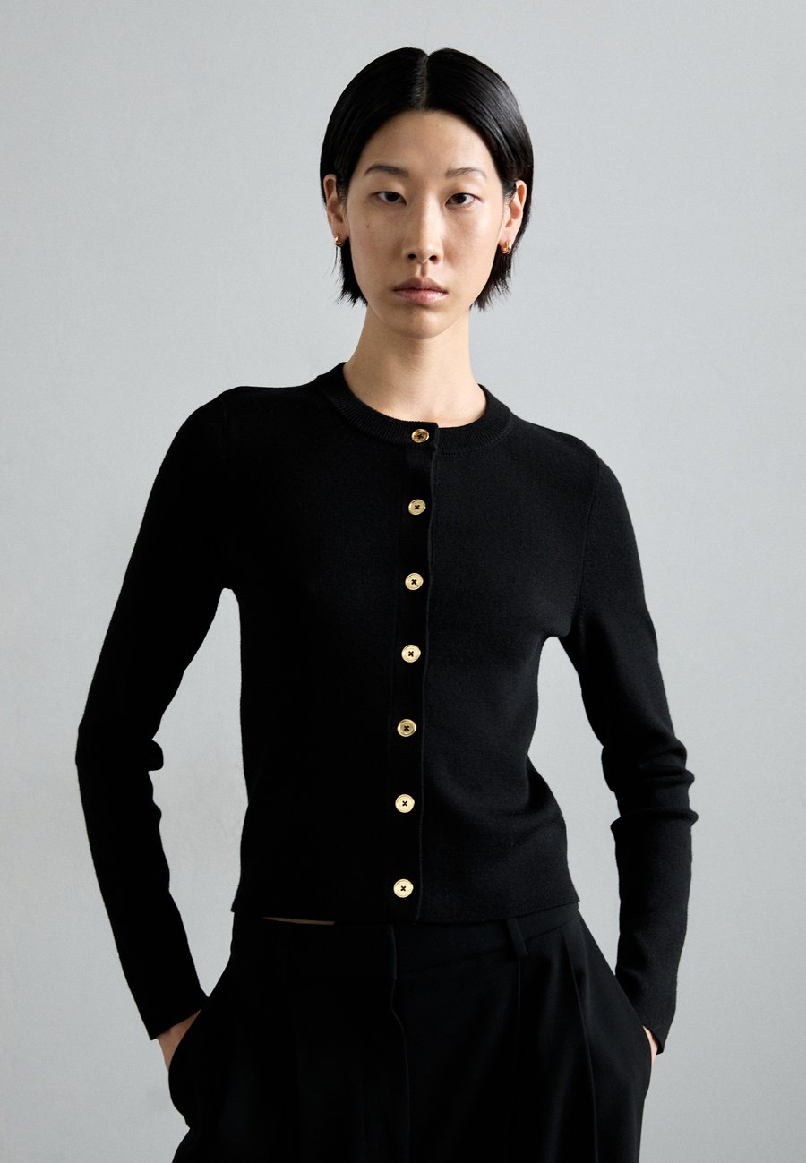 Кардиган MICHAEL Michael Kors RIB CREW CARDI, Black
Кардиган MICHAEL Michael Kors RIB CREW CARDI, Black
