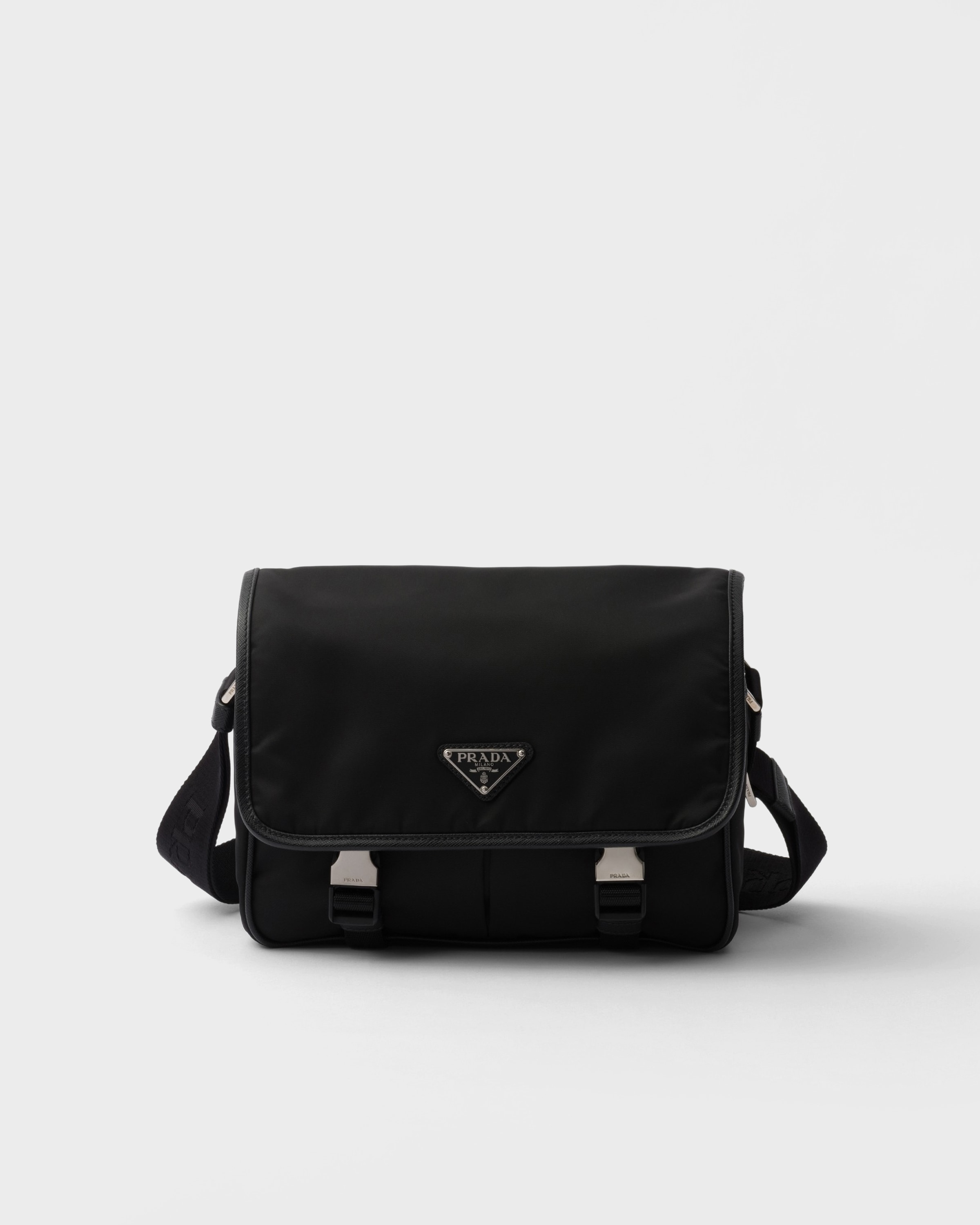 Сумка на плечо из Re-Nylon и кожи сафьяно Prada, черный
Сумка на плечо из Re-Nylon и кожи сафьяно Prada, черный