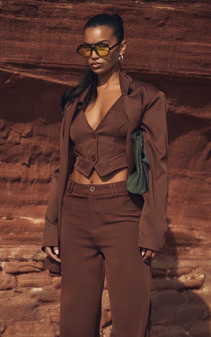 PrettyLittleThing Шоколадно-коричневый тканый пиджак оверсайз
PrettyLittleThing Шоколадно-коричневый тканый пиджак оверсайз