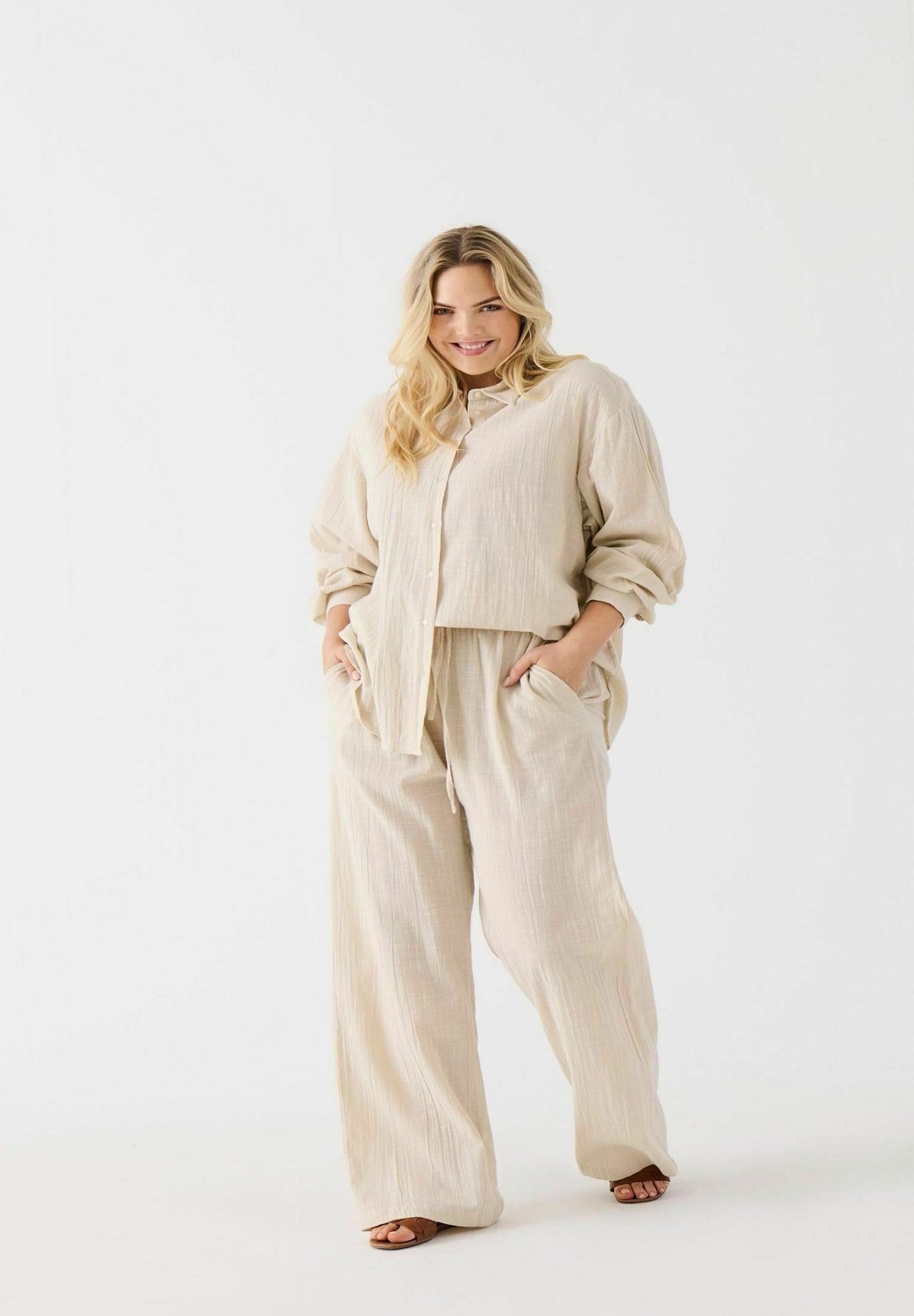 Брюки CARTIZANA NORMAL GESCHNITTEN ONLY Carmakoma, цвет Pumice Stone
Брюки CARTIZANA NORMAL GESCHNITTEN ONLY Carmakoma, цвет Pumice Stone