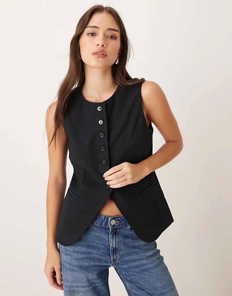 Жилет Mango с высоким воротом, приталенный в черном цвете
Жилет Mango с высоким воротом, приталенный в черном цвете