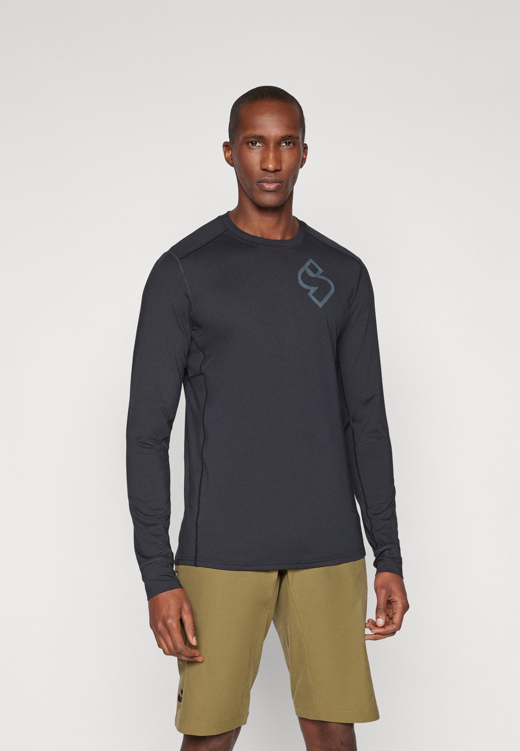 Топ с длинными рукавами HUNTER Sweet Protection, черный 
Топ с длинными рукавами HUNTER Sweet Protection, черный