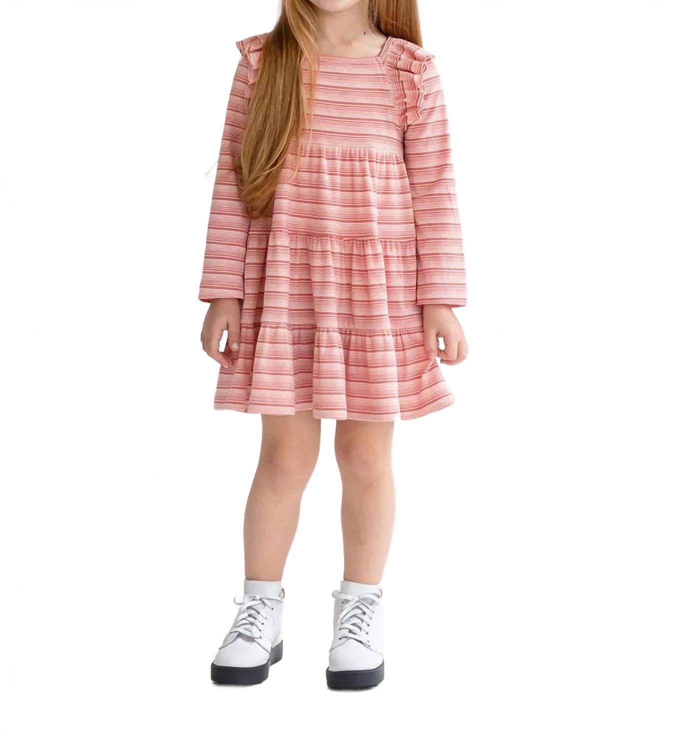 Платье Peppermint Lane в розовом цвете Mabel + Honey
Платье Peppermint Lane в розовом цвете Mabel + Honey