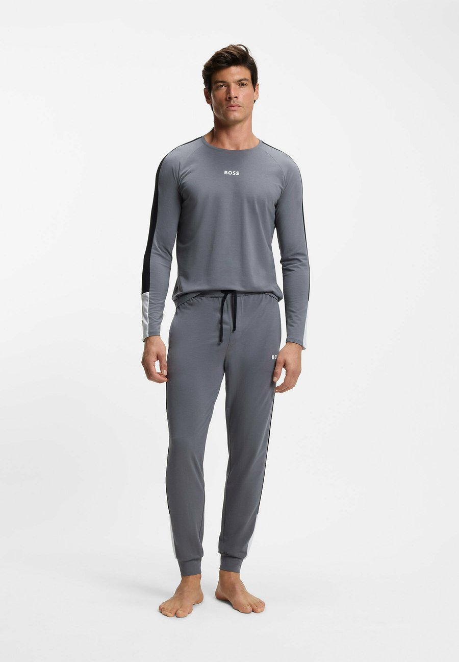 Пижамный комплект BOSS BALANCE LONG SET, Dark Grey Five/Dark Grey
Пижамный комплект BOSS BALANCE LONG SET, Dark Grey Five/Dark Grey