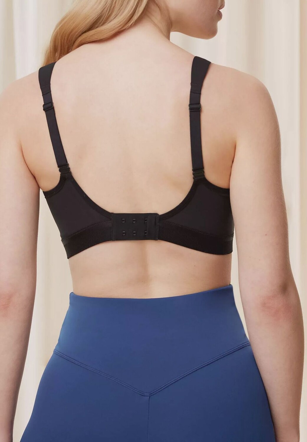 Дышащий спортивный бюстгальтер без косточек Triaction Gravity Lite для женщин Triumph, черный
Дышащий спортивный бюстгальтер без косточек Triaction Gravity Lite для женщин Triumph, черный