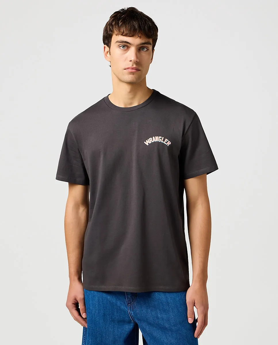 Мужская футболка свободного кроя с короткими рукавами и принтом на спине Wrangler, черный 
Мужская футболка свободного кроя с короткими рукавами и принтом на спине Wrangler, черный