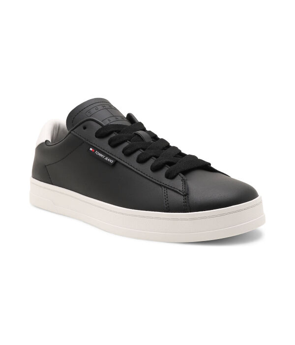 Кроссовки кожаные Tommy Jeans на белой подошве, черный
Кроссовки кожаные Tommy Jeans на белой подошве, черный