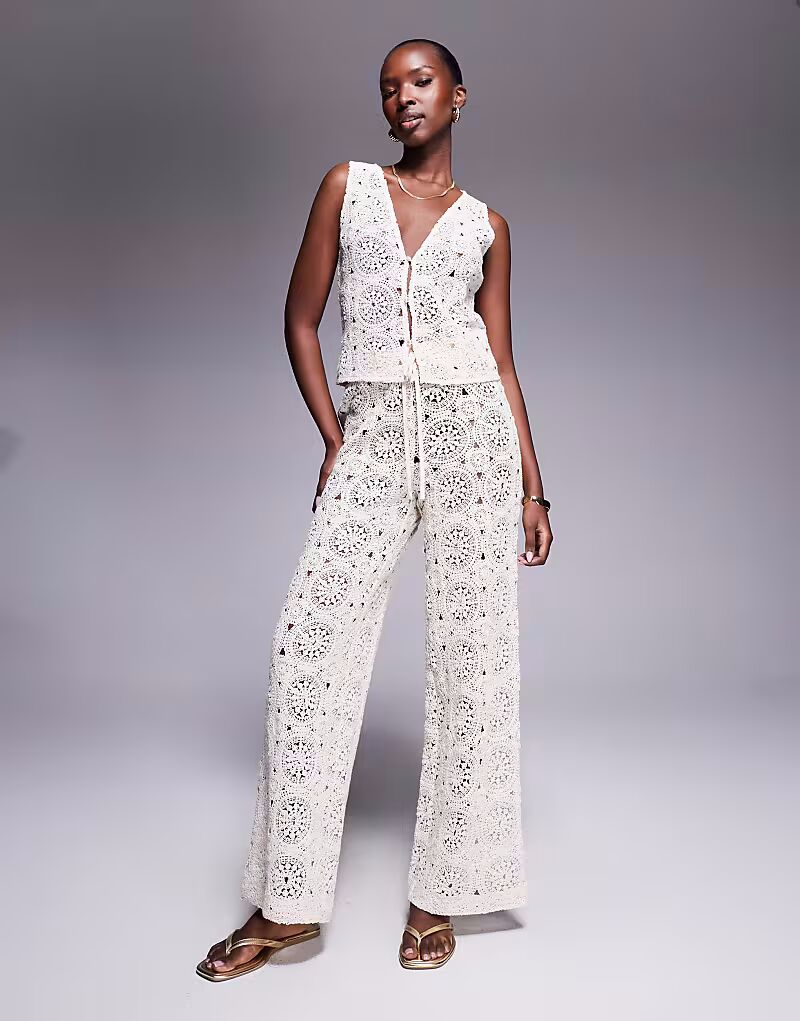 Эксклюзивные пляжные брюки Frolic с узором «плиточный крючком» кремового цвета The Frolic
Эксклюзивные пляжные брюки Frolic с узором «плиточный крючком» кремового цвета The Frolic