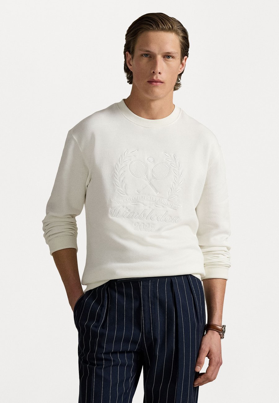 Толстовка Polo Ralph Lauren WIMBLEDON LOGO FLEECE SWEATSHIRT UNISEX, Deckwash White/White
Толстовка Polo Ralph Lauren WIMBLEDON LOGO FLEECE SWEATSHIRT UNISEX, Deckwash White/White