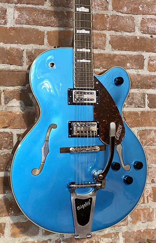 Электрогитара Gretsch Guitars G2420T Streamliner Hollow Body with Bigsby Electric Guitar Riviera Blue, Support Small Business !
Электрогитара Gretsch Guitars G2420T Streamliner Hollow Body with Bigsby Electric Guitar Riviera Blue, Support Small Business !