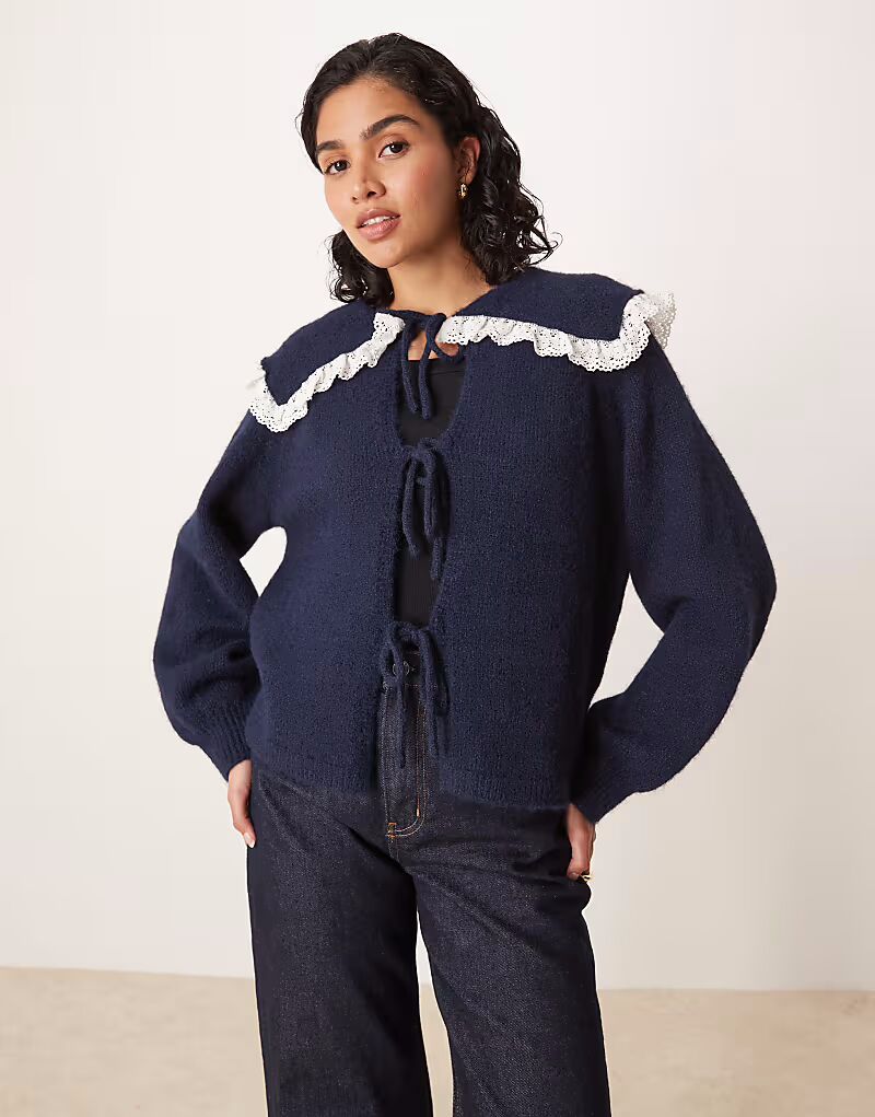 Гламурный кардиган с большим воротником и завязкой спереди в темно-синем цвете Glamorous
Гламурный кардиган с большим воротником и завязкой спереди в темно-синем цвете Glamorous