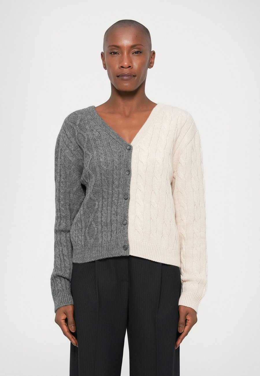 Кардиган MOSCHINO MIXED JACKET, Multi Grey/Light Grey
Кардиган MOSCHINO MIXED JACKET, Multi Grey/Light Grey