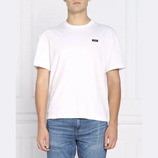 Удобная футболка Calvin Klein, белый 
Удобная футболка Calvin Klein, белый