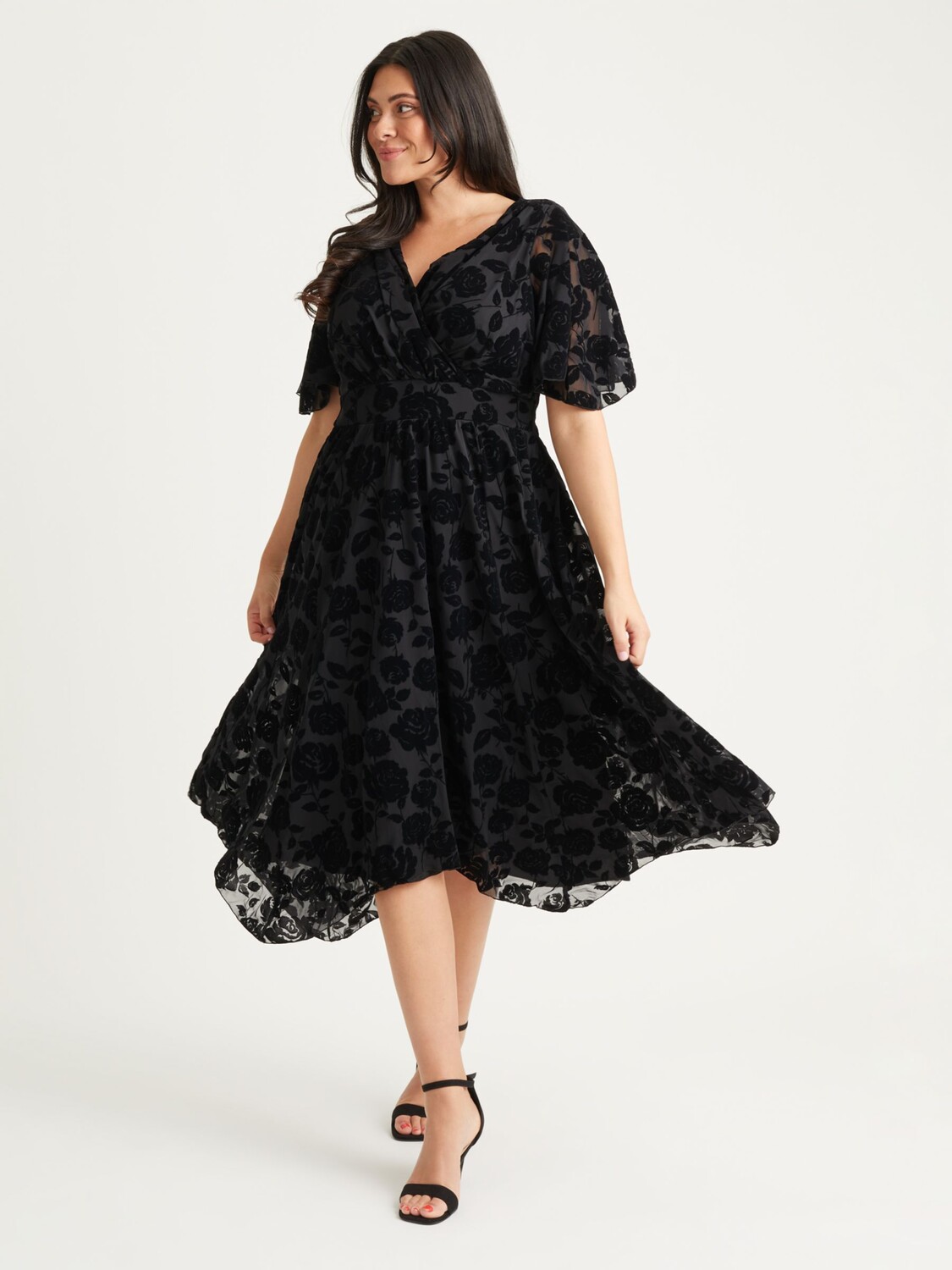 Платье миди Julie из флока с ханки и подолом Scarlett & Jo, черный
Платье миди Julie из флока с ханки и подолом Scarlett & Jo, черный